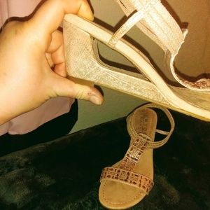 Wedges 9m Sparkly Gold